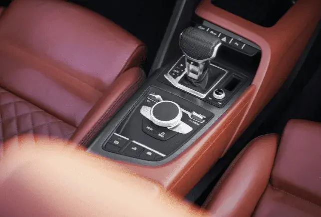 Rent Audi R8 V10 Spyder Grey in Dubai — photo 2 of 6