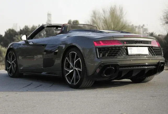 Rent Audi R8 V10 Spyder Grey in Dubai — photo 3 of 6
