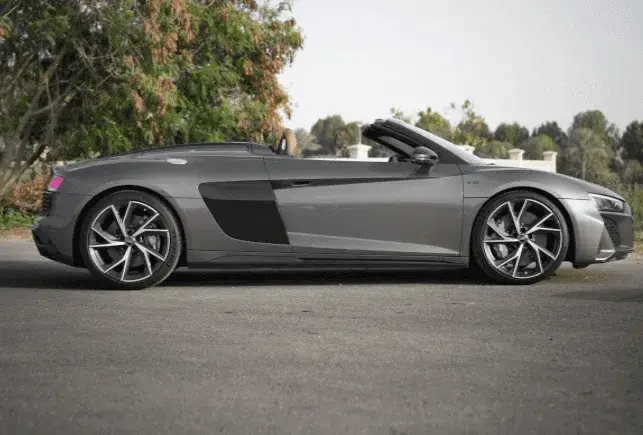 Rent Audi R8 V10 Spyder Grey in Dubai — photo 5 of 6