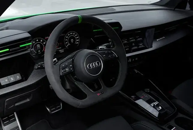 在迪拜租奥迪RS 3绿色 — Audi — 第 4 张，共 5 张