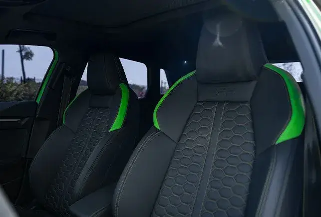 在迪拜租奥迪RS 3绿色 — Audi — 第 5 张，共 5 张