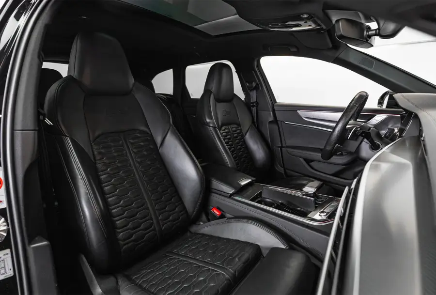 Rent Audi Rs6 Black in Dubai — photo 6 of 9