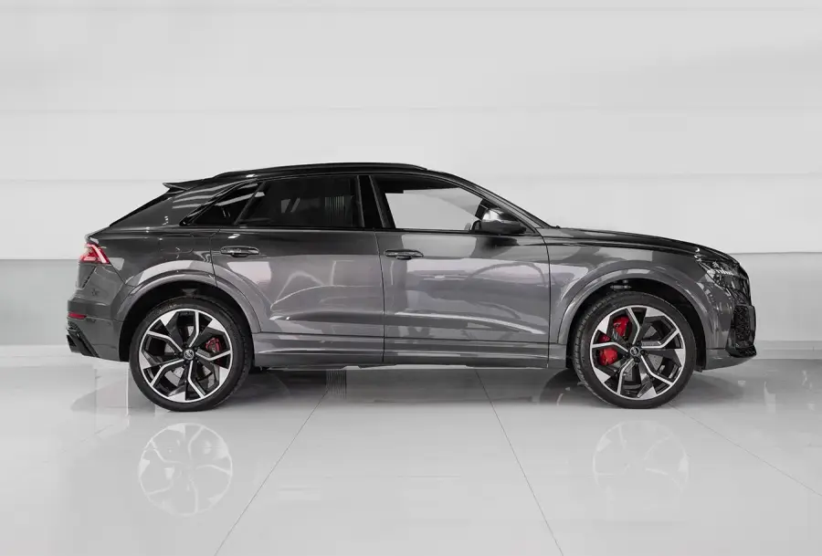 Rent Audi RSQ8 Grey in Dubai — photo 4 of 6