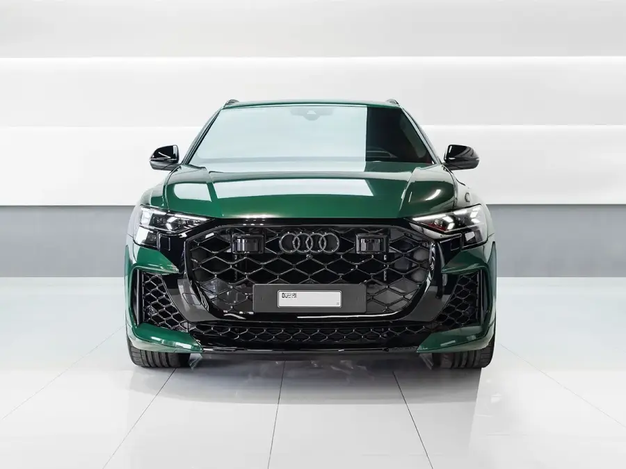 Rent Audi RSQ8 Performance Green in Dubai — photo 2 of 7