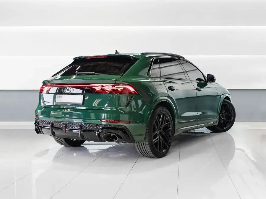 Rent Audi RSQ8 Performance Green in Dubai — photo 3 of 7