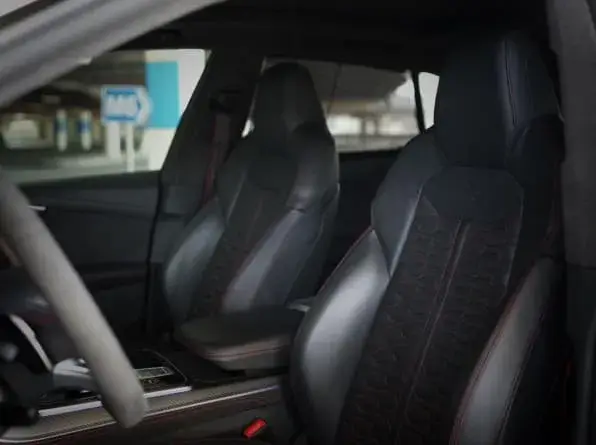 Rent Audi RSQ8 Black in Dubai — photo 3 of 5