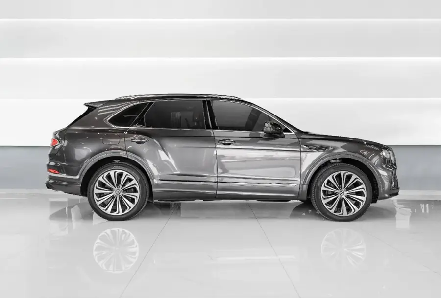 Rent Bentley Bentayga Grey in Dubai — photo 2 of 7