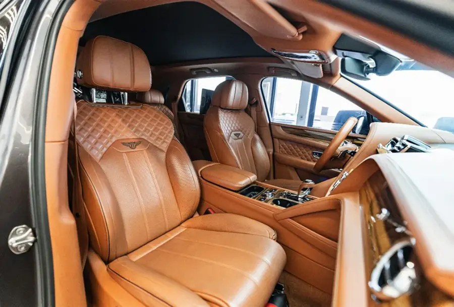 Rent Bentley Bentayga Grey in Dubai — photo 5 of 7