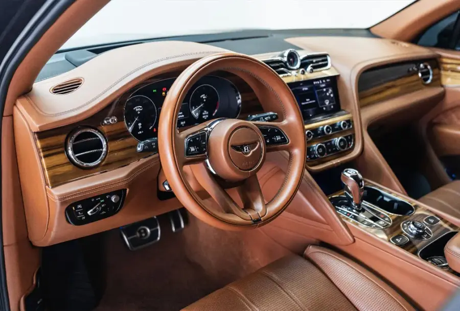 Rent Bentley Bentayga Grey in Dubai — photo 6 of 7