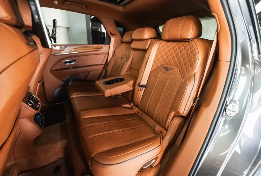 Rent Bentley Bentayga Grey in Dubai — photo 7 of 7