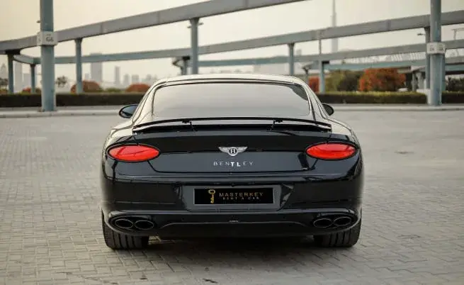 تأجير بنتلي كونتيننتال GT الأسود في دبي — صورة 5 من 7