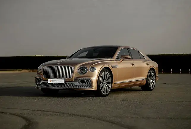 Rent Bentley Flying Spur Gold in Dubai — photo 2 of 5