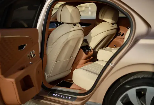 Rent Bentley Flying Spur Gold in Dubai — photo 4 of 5