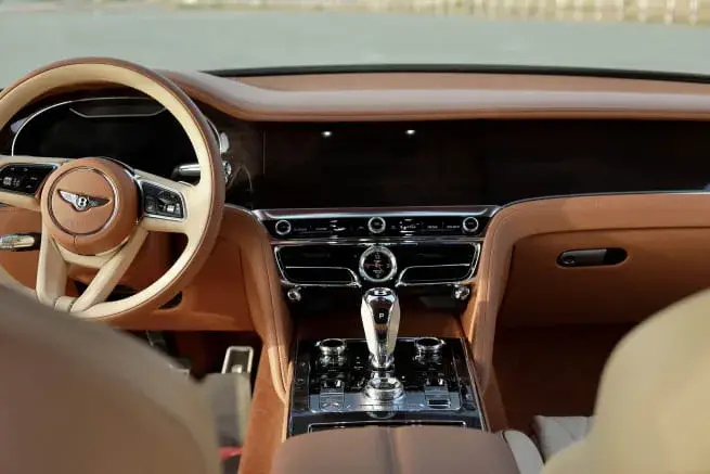 Rent Bentley Flying Spur Gold in Dubai — photo 5 of 5