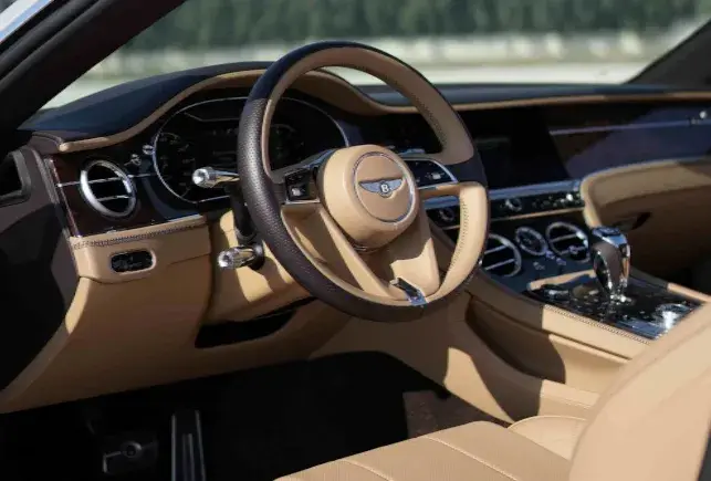 Rent Bentley GTC Convertible Beige in Dubai — photo 6 of 7