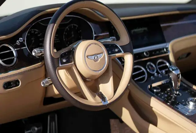Rent Bentley GTC Convertible Beige in Dubai — photo 7 of 7