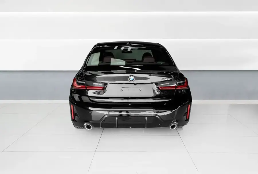 Rent BMW 318i Black in Dubai — photo 5 of 7
