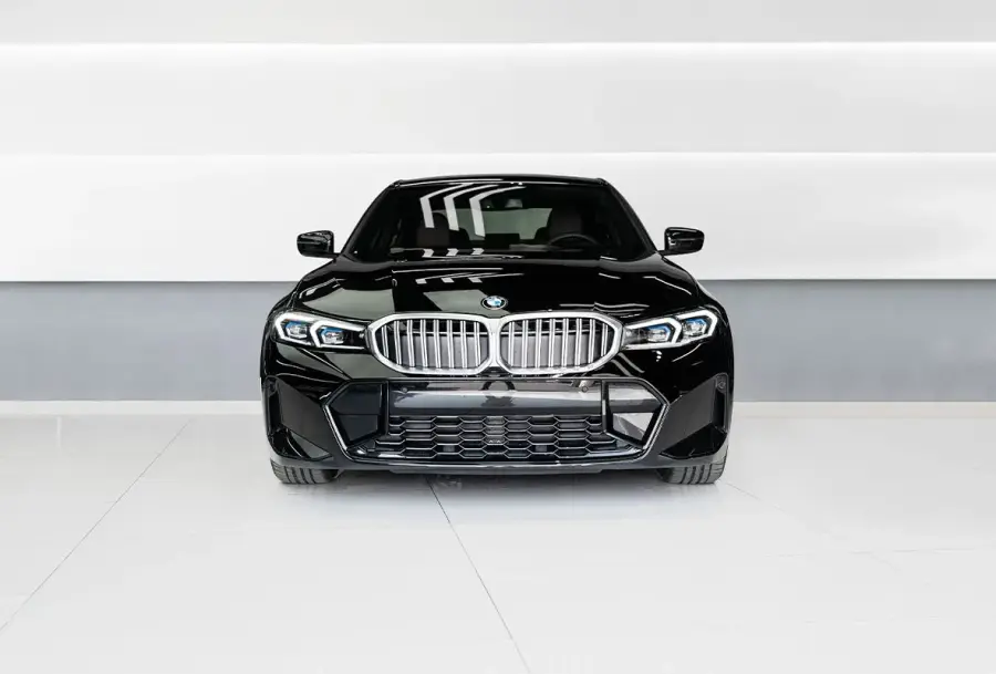 Rent BMW 318i Black in Dubai — photo 7 of 7