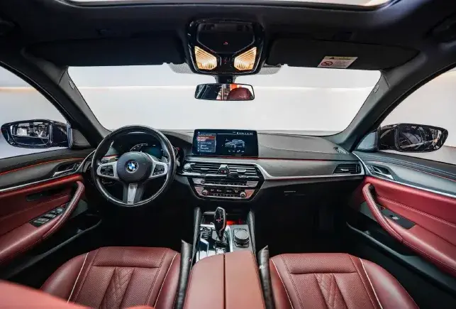 Rent BMW 530Li Black in Dubai — photo 6 of 8