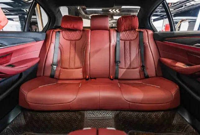 Rent BMW 530Li Black in Dubai — photo 8 of 8