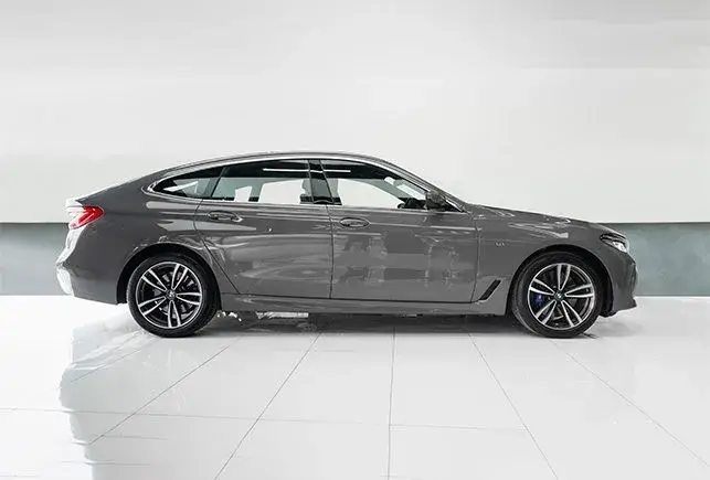 Alquiler de coches BMW 630 GT Gris en Dubái — foto 3 de 7
