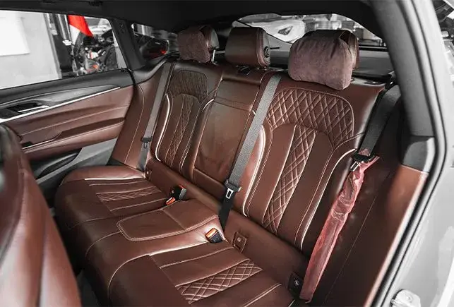 Alquiler de coches BMW 630 GT Gris en Dubái — foto 6 de 7
