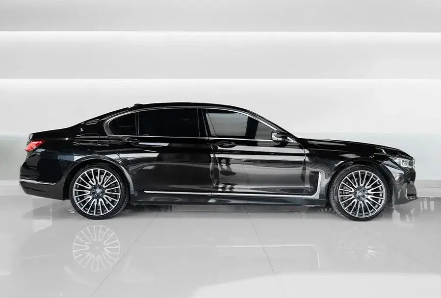 Аренда BMW 750Li черного цвета в Дубае в аренду в Дубай, ОАЭ — BMW — фото 6 из 7