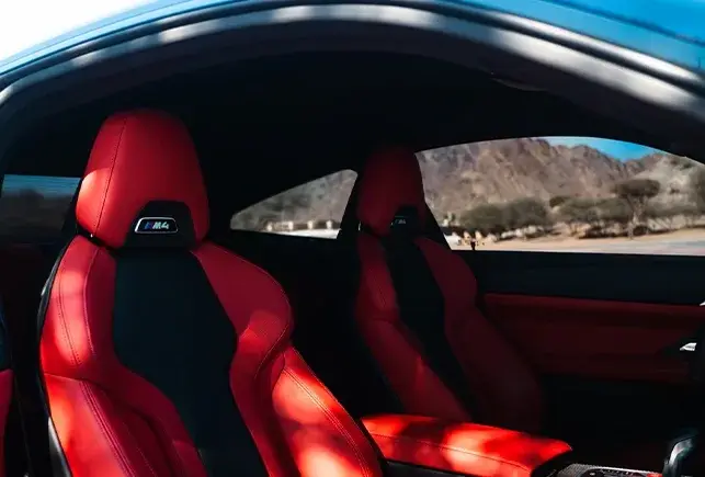 Rent BMW M4 Competition Blue in Dubai — photo 6 of 7