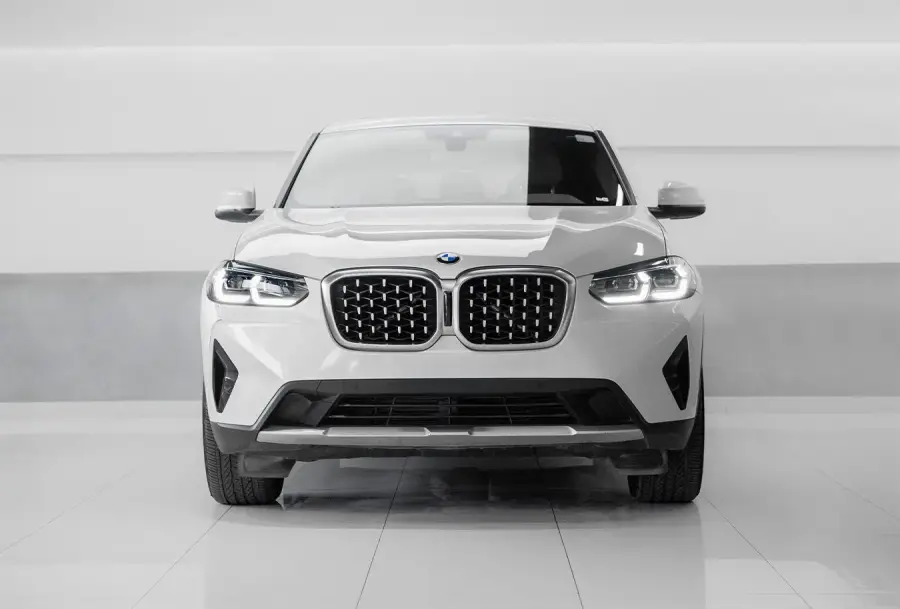 Rent BMW X4 White in Dubai — photo 2 of 6