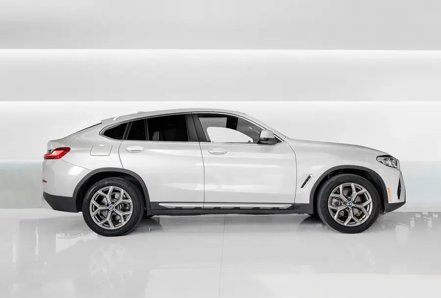 Rent BMW X4 White in Dubai — photo 4 of 6