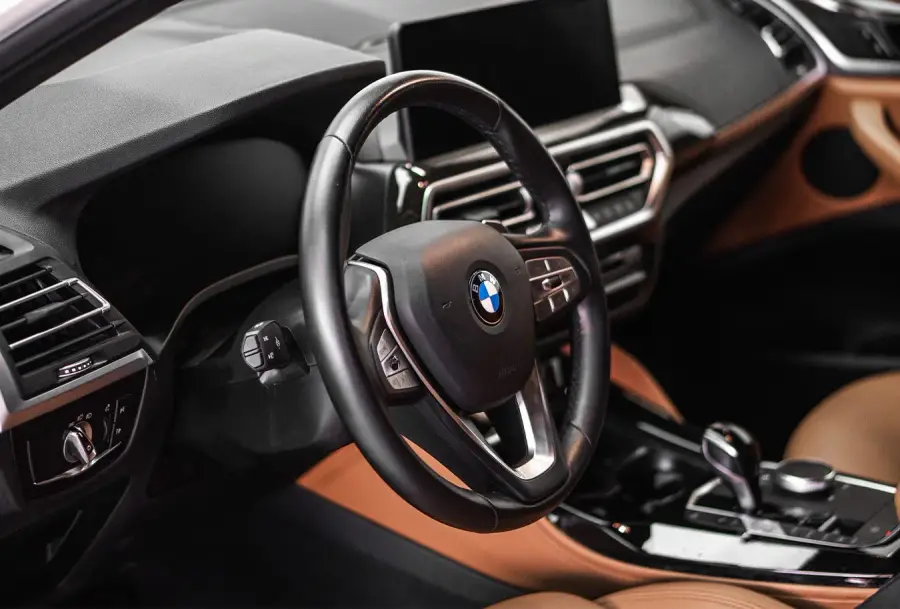 Rent BMW X4 White in Dubai — photo 5 of 6
