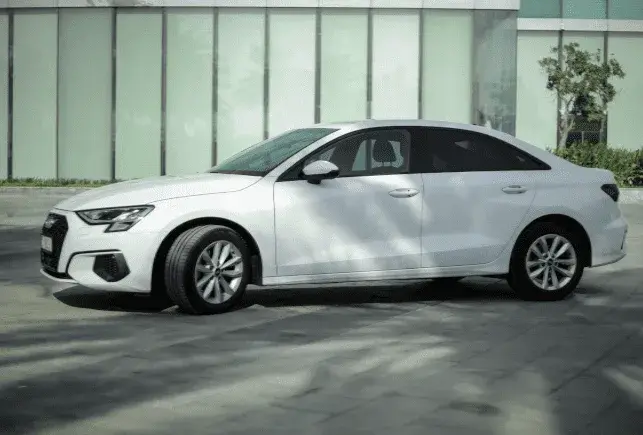เช่ารถ Audi A3 สีขาวในดูไบ — รูปที่ 2 จาก 6