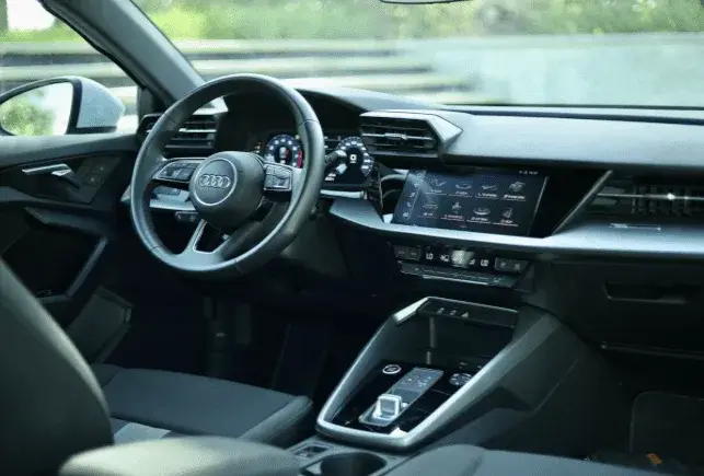 เช่ารถ Audi A3 สีขาวในดูไบ — รูปที่ 4 จาก 6