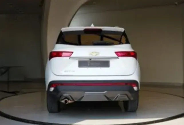 Аренда авто Chevrolet Captiva белого в Дубае в аренду в Дубай, ОАЭ — Chevrolet — фото 2 из 5