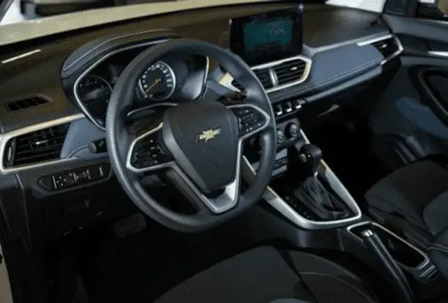 Аренда авто Chevrolet Captiva белого в Дубае в аренду в Дубай, ОАЭ — Chevrolet — фото 3 из 5