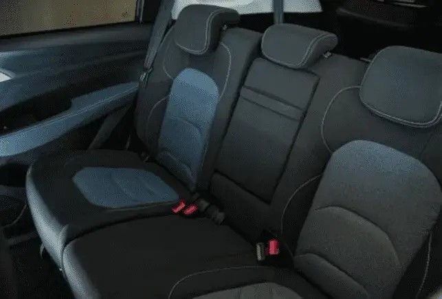 Аренда авто Chevrolet Captiva белого в Дубае в аренду в Дубай, ОАЭ — Chevrolet — фото 4 из 5