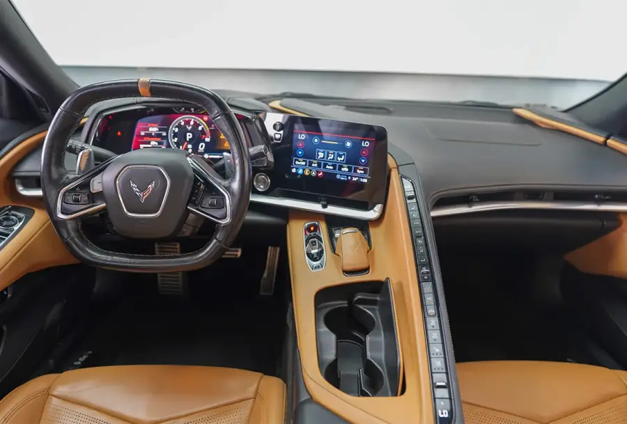 เช่ารถ Chevrolet Corvette Convertible สีน้ำตาลในดูไบ — รูปที่ 5 จาก 6