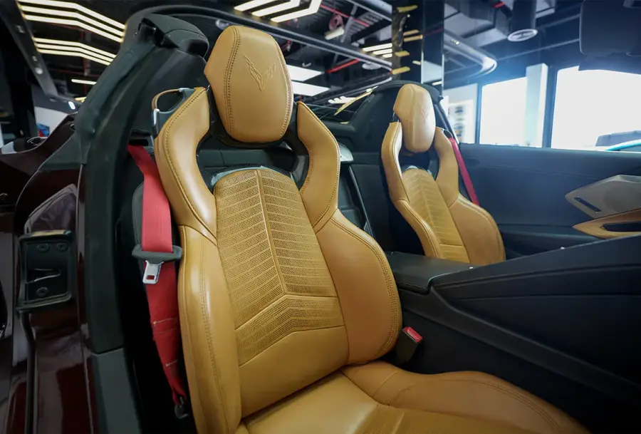 เช่ารถ Chevrolet Corvette Convertible สีน้ำตาลในดูไบ — รูปที่ 6 จาก 6