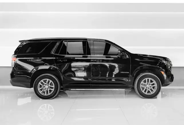 Rent Chevrolet Tahoe Black in Dubai — photo 3 of 7