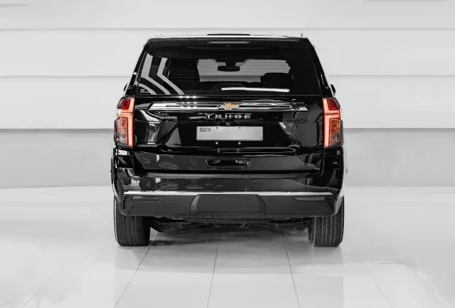 Rent Chevrolet Tahoe Black in Dubai — photo 4 of 7
