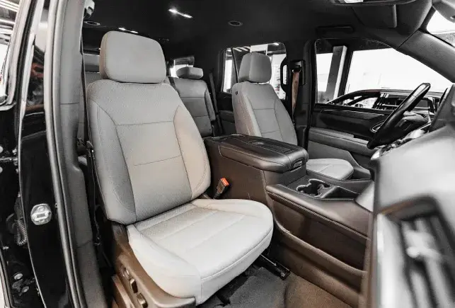 Rent Chevrolet Tahoe Black in Dubai — photo 6 of 7