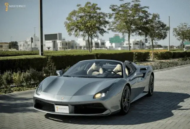 เช่ารถ Ferrari 488 Spider สีเงินในดูไบ — รูปที่ 2 จาก 6