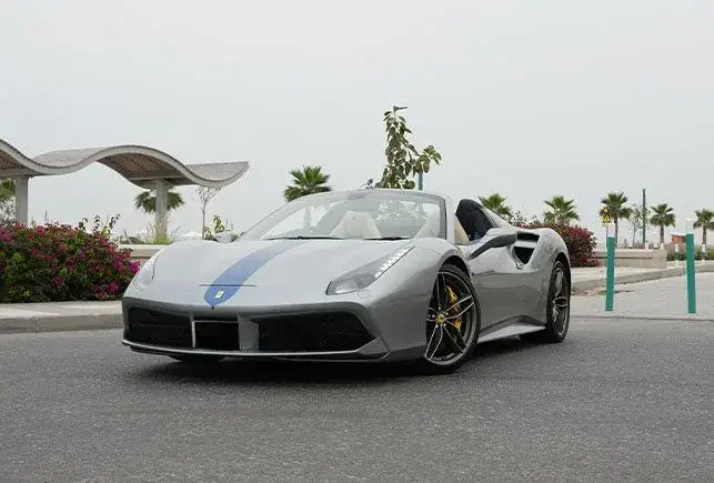 เช่ารถ Ferrari 488 Spider สีเงินในดูไบ — รูปที่ 5 จาก 6