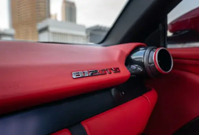 Аренда Ferrari 812 GTS красного цвета в Дубае в аренду в Дубай, ОАЭ — Ferrari — фото 5 из 8