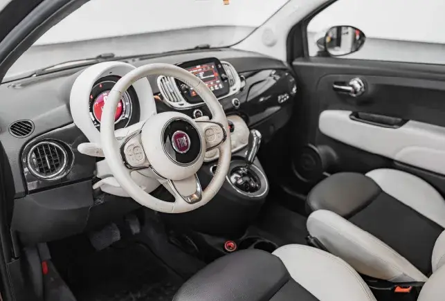 Rent Fiat 500 Convertible Black in Dubai — photo 4 of 7