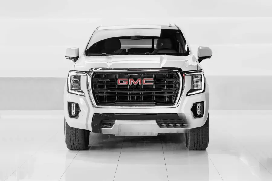 Rent GMC Yukon White in Dubai — photo 2 of 8