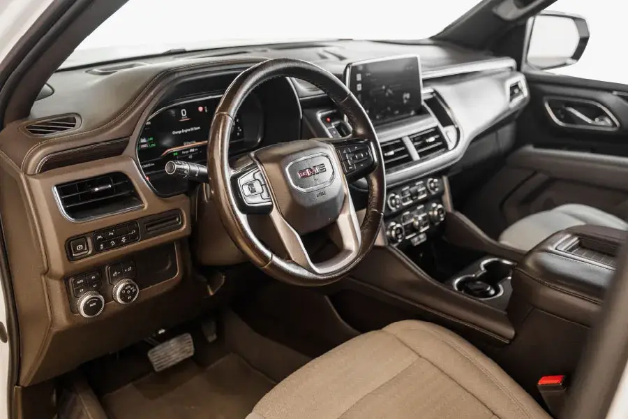 Rent GMC Yukon White in Dubai — photo 5 of 8