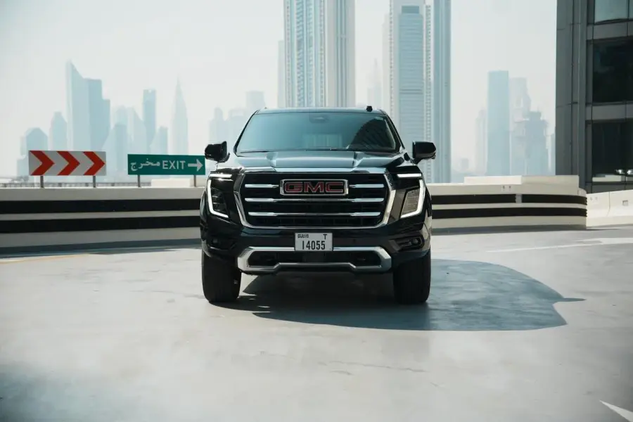 Rent GMC Yukon Black in Dubai — photo 3 of 8
