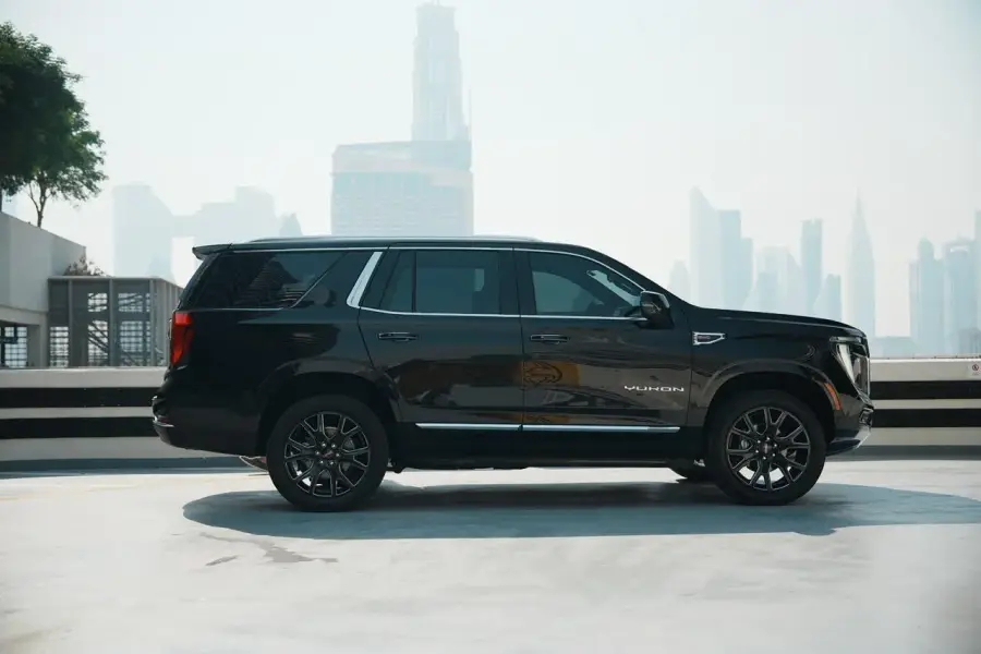 Rent GMC Yukon Black in Dubai — photo 6 of 8