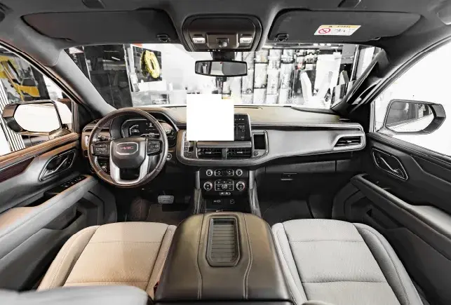 Rent GMC Yukon White in Dubai — photo 7 of 8